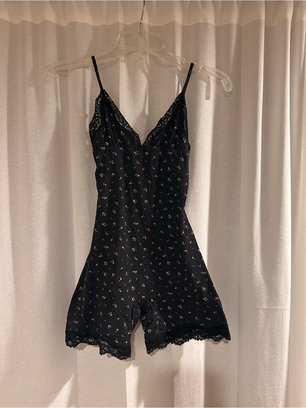 SKIMS Black Floral Lace-Trim Romper Sleepwear